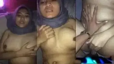 Bokep Jilbab Jilbab Goyang Batang Pria Sampai Lemas poster