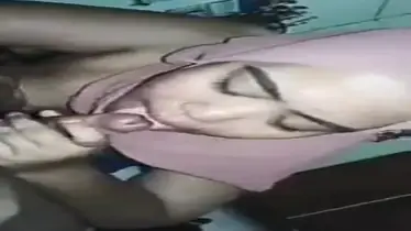 Jilbab Pink Rakus Kulum Kontol Gede Brutal poster